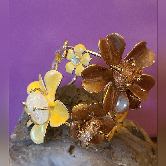 Saks 5th Avenue large flower enamel cuff bracelet w/ rhinestone details - Picture 1 of 9